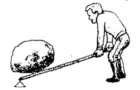 Person bewegt einen schweren Stein mit einem Hebel
